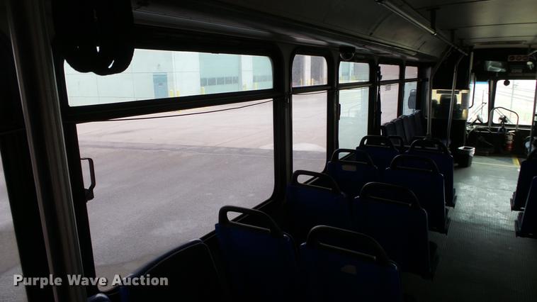 image for item DC3233 2002 Gillig C20B096N4 transit bus