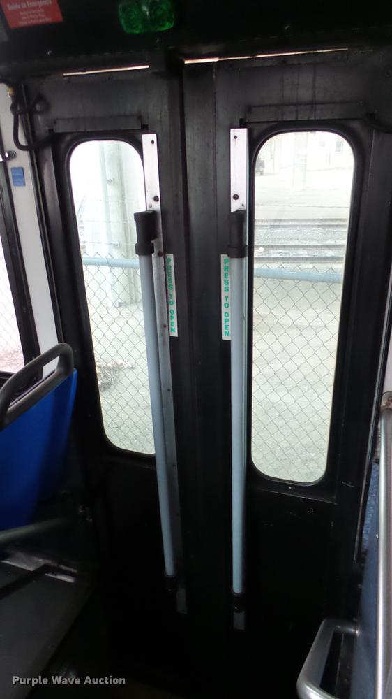 image for item DC3233 2002 Gillig C20B096N4 transit bus