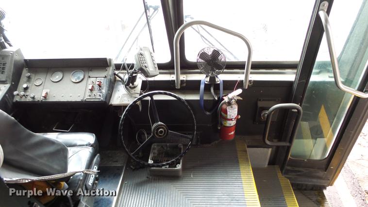 image for item DC3233 2002 Gillig C20B096N4 transit bus