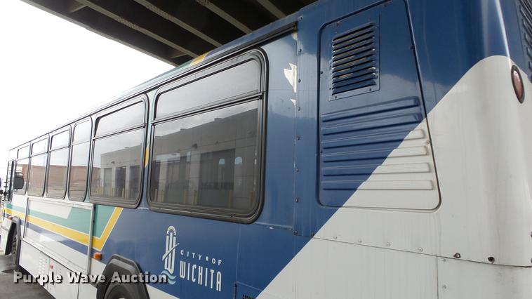 image for item DC3233 2002 Gillig C20B096N4 transit bus