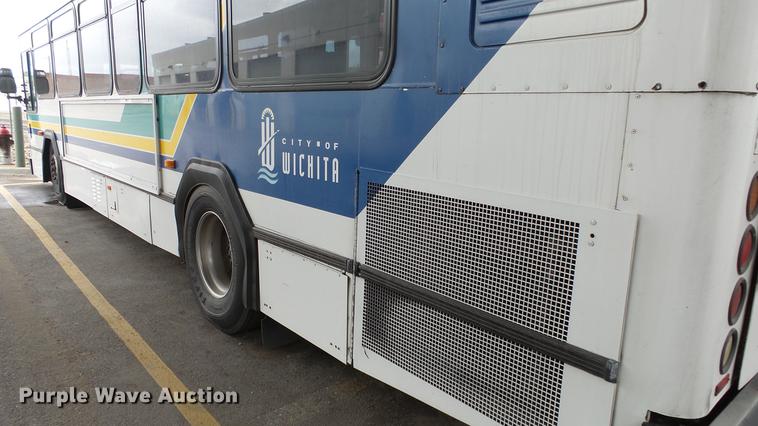 image for item DC3233 2002 Gillig C20B096N4 transit bus