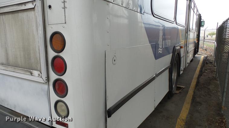 image for item DC3233 2002 Gillig C20B096N4 transit bus