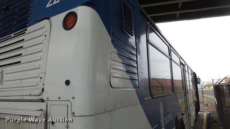 image for item DC3233 2002 Gillig C20B096N4 transit bus