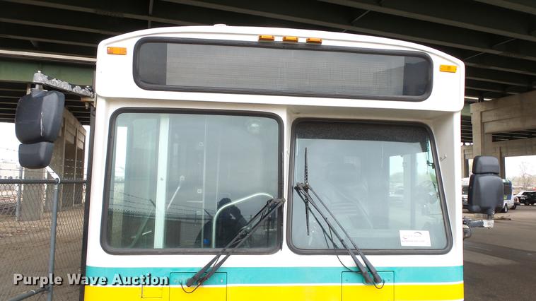 image for item DC3233 2002 Gillig C20B096N4 transit bus