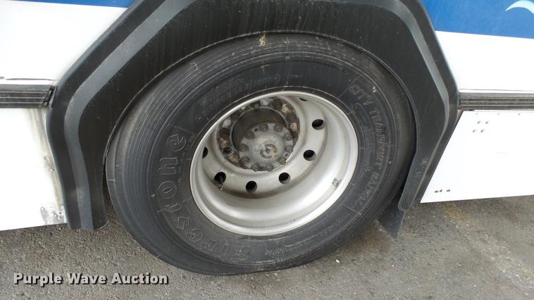 image for item DC3233 2002 Gillig C20B096N4 transit bus