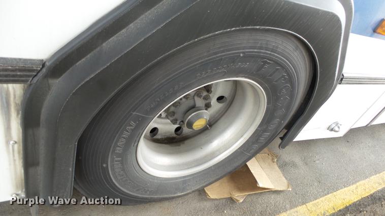 image for item DC3233 2002 Gillig C20B096N4 transit bus