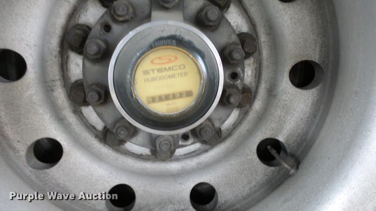 image for item DC3233 2002 Gillig C20B096N4 transit bus