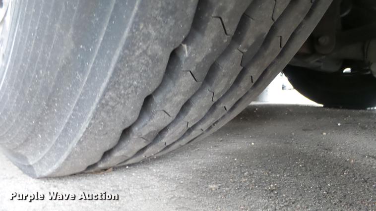 image for item DC3233 2002 Gillig C20B096N4 transit bus