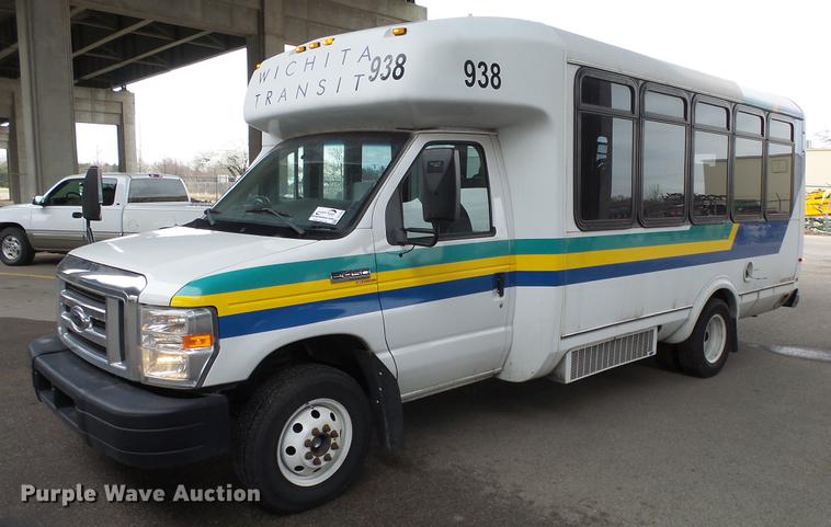 image for item DC3234 2009 Ford E450 Super Duty shuttle bus