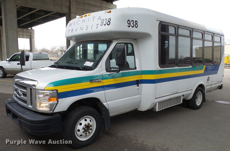 image for item DC3234 2009 Ford E450 Super Duty shuttle bus