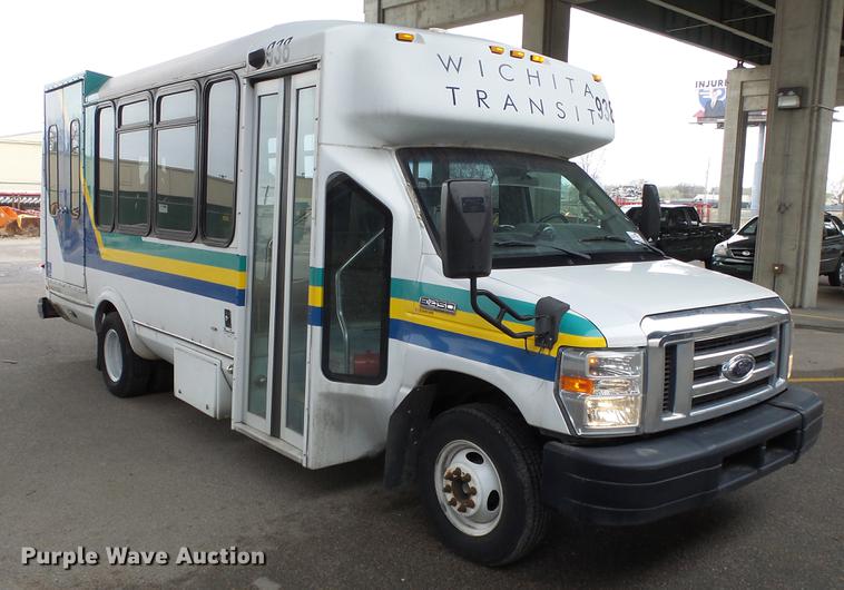 image for item DC3234 2009 Ford E450 Super Duty shuttle bus