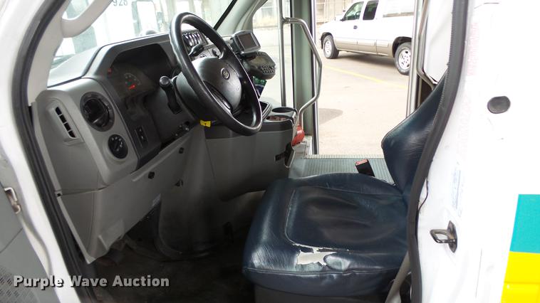 image for item DC3234 2009 Ford E450 Super Duty shuttle bus