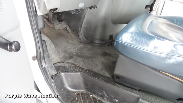 image for item DC3234 2009 Ford E450 Super Duty shuttle bus