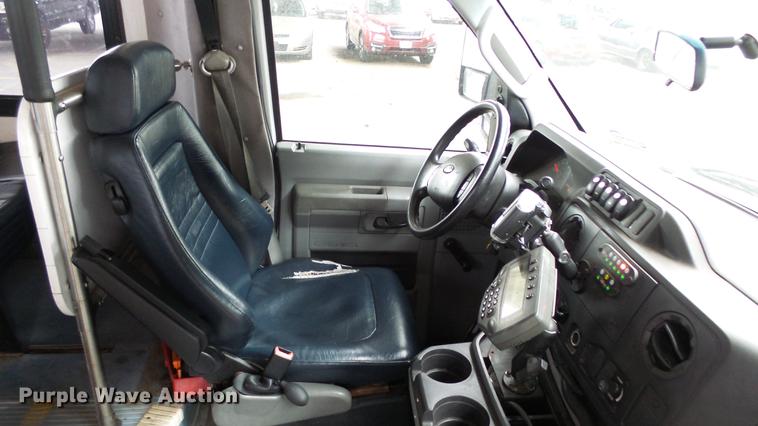 image for item DC3234 2009 Ford E450 Super Duty shuttle bus