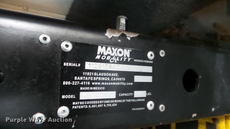 image for item DC3234 2009 Ford E450 Super Duty shuttle bus