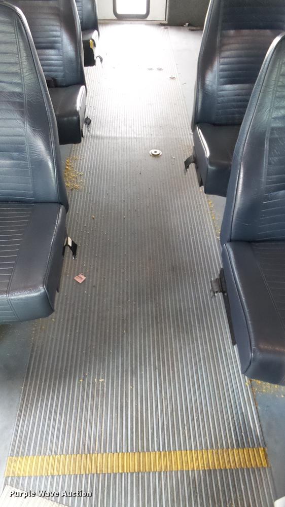 image for item DC3234 2009 Ford E450 Super Duty shuttle bus