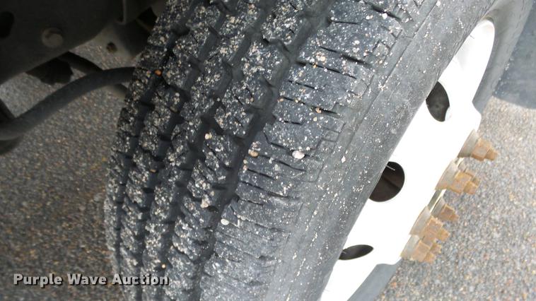 image for item DC3234 2009 Ford E450 Super Duty shuttle bus