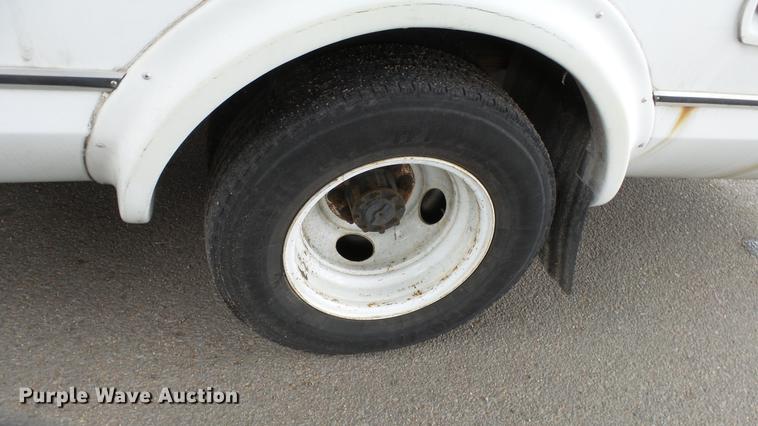 image for item DC3234 2009 Ford E450 Super Duty shuttle bus