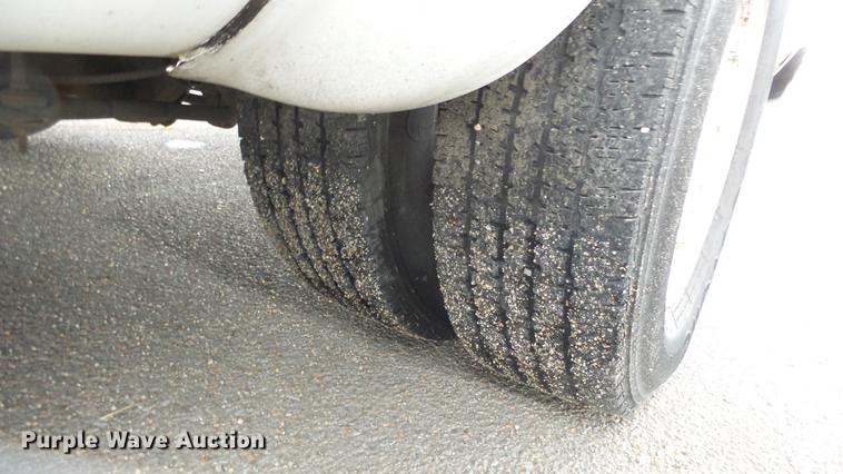 image for item DC3234 2009 Ford E450 Super Duty shuttle bus