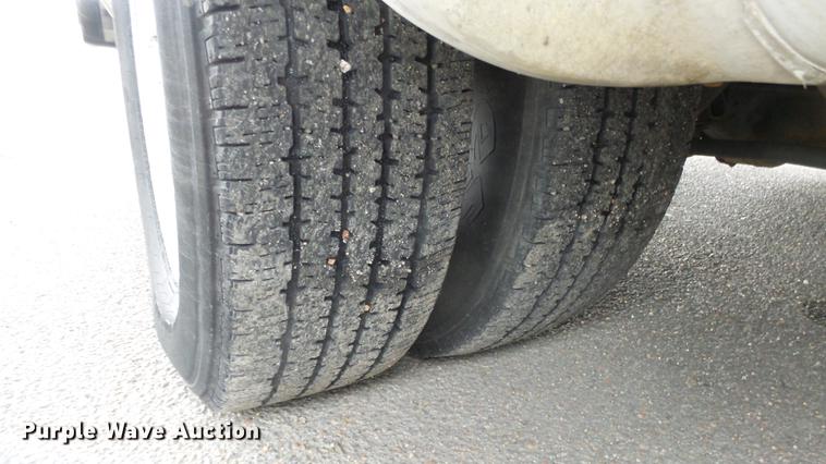 image for item DC3234 2009 Ford E450 Super Duty shuttle bus