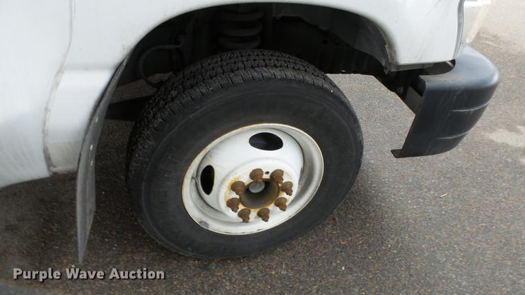 image for item DC3234 2009 Ford E450 Super Duty shuttle bus