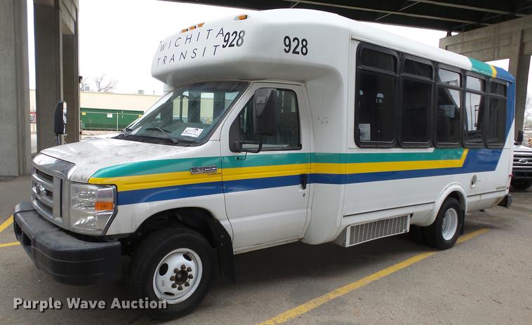 image for item DC3235 2009 Ford E450 Super Duty shuttle bus