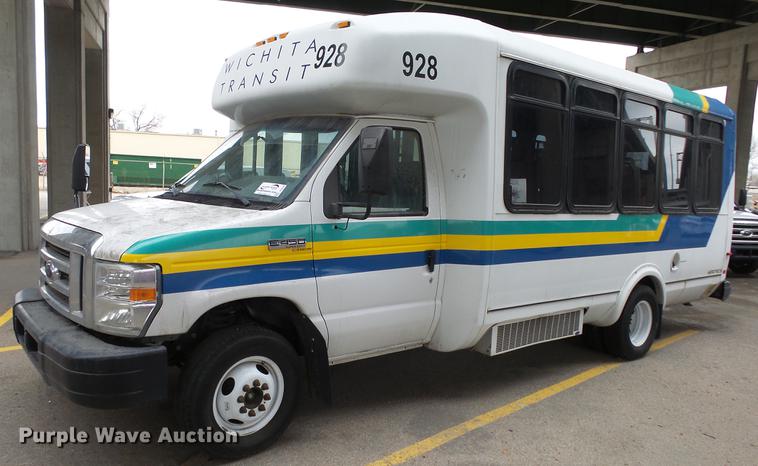 image for item DC3235 2009 Ford E450 Super Duty shuttle bus