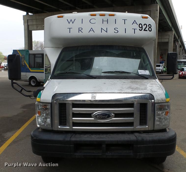 image for item DC3235 2009 Ford E450 Super Duty shuttle bus