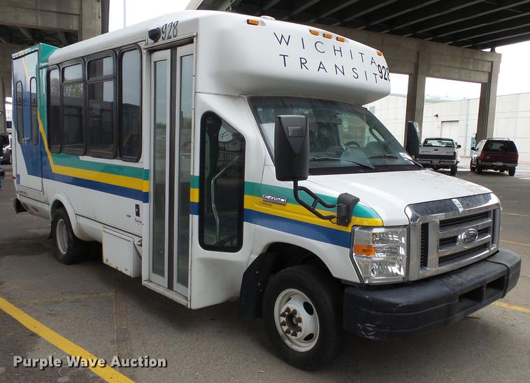 image for item DC3235 2009 Ford E450 Super Duty shuttle bus