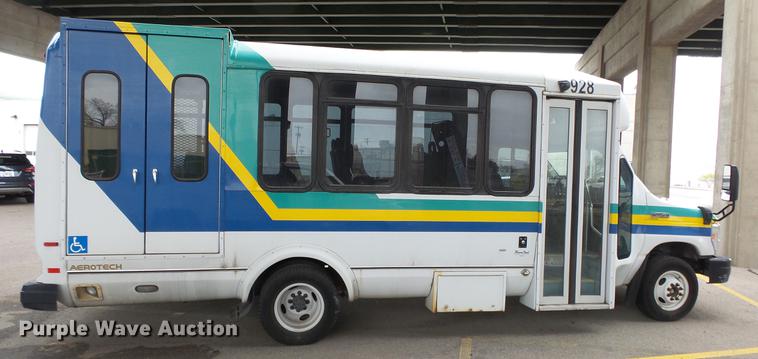 image for item DC3235 2009 Ford E450 Super Duty shuttle bus