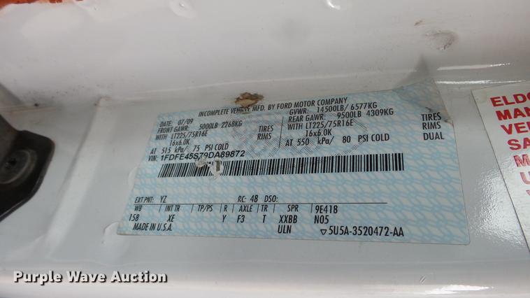 image for item DC3235 2009 Ford E450 Super Duty shuttle bus