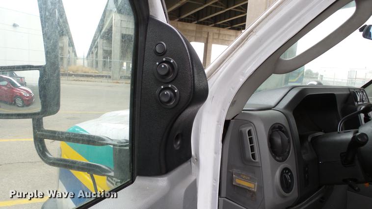 image for item DC3235 2009 Ford E450 Super Duty shuttle bus