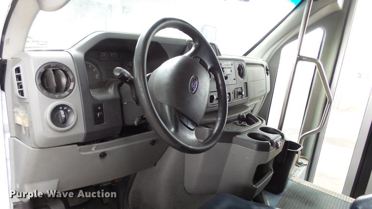 image for item DC3235 2009 Ford E450 Super Duty shuttle bus