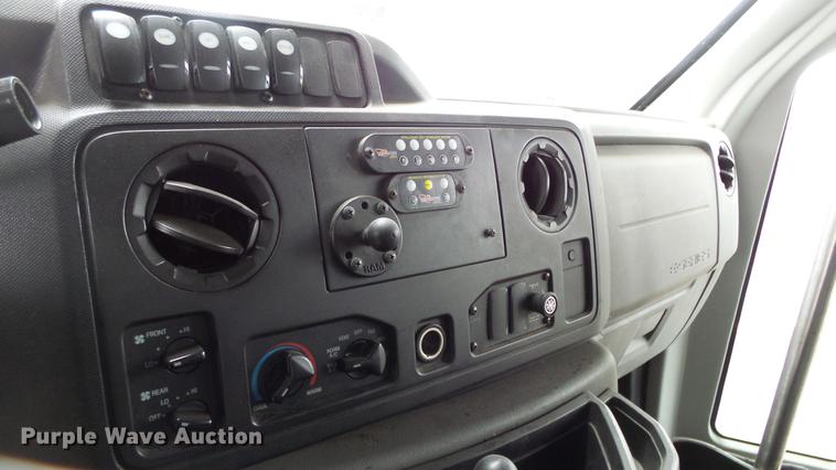image for item DC3235 2009 Ford E450 Super Duty shuttle bus