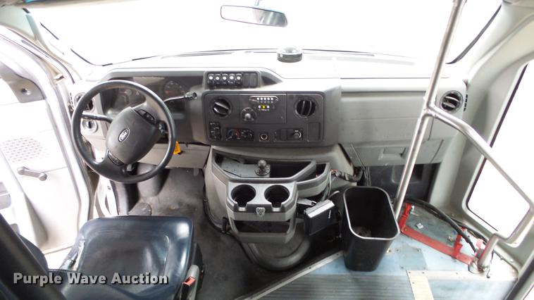 image for item DC3235 2009 Ford E450 Super Duty shuttle bus