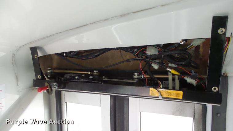 image for item DC3235 2009 Ford E450 Super Duty shuttle bus