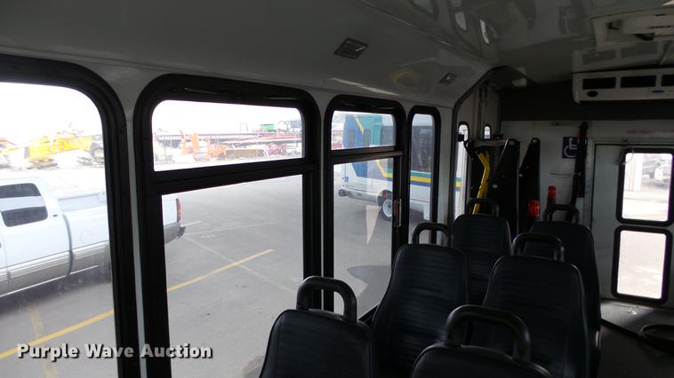 image for item DC3235 2009 Ford E450 Super Duty shuttle bus