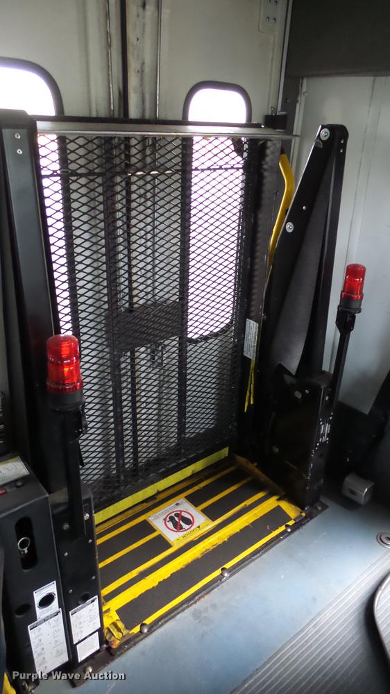 image for item DC3235 2009 Ford E450 Super Duty shuttle bus