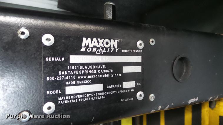 image for item DC3235 2009 Ford E450 Super Duty shuttle bus