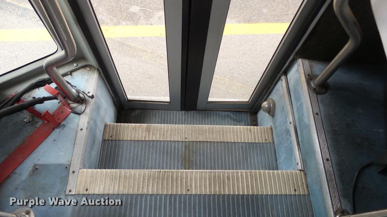 image for item DC3235 2009 Ford E450 Super Duty shuttle bus