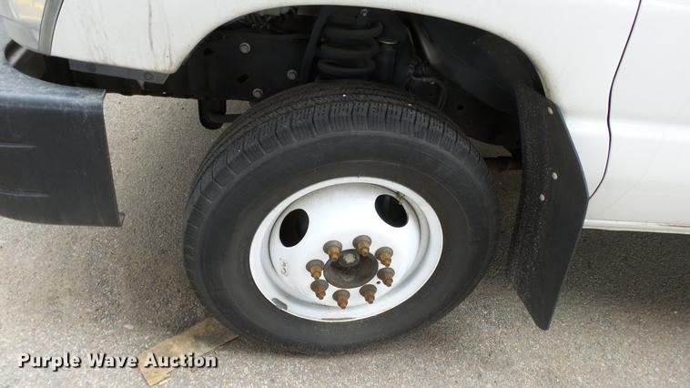 image for item DC3235 2009 Ford E450 Super Duty shuttle bus