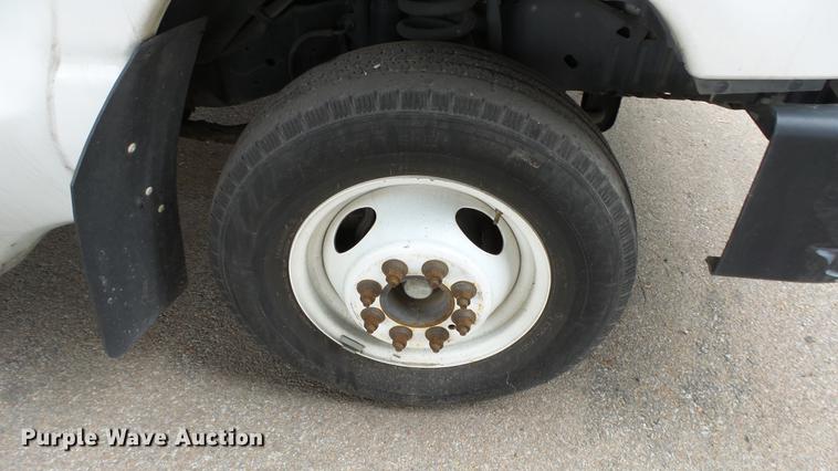 image for item DC3235 2009 Ford E450 Super Duty shuttle bus