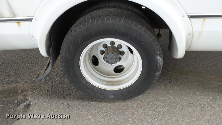 image for item DC3235 2009 Ford E450 Super Duty shuttle bus