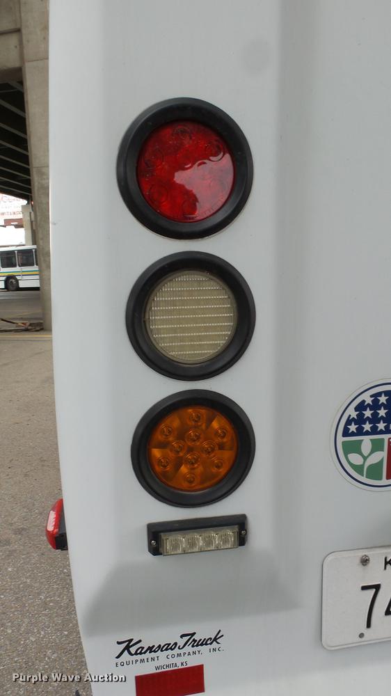 image for item DC3235 2009 Ford E450 Super Duty shuttle bus