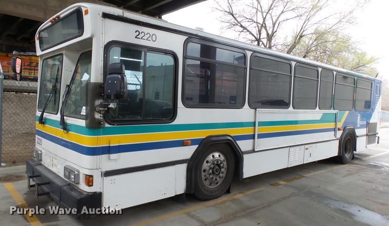 image for item DC3236 2002 Gillig C20B096N4 transit bus