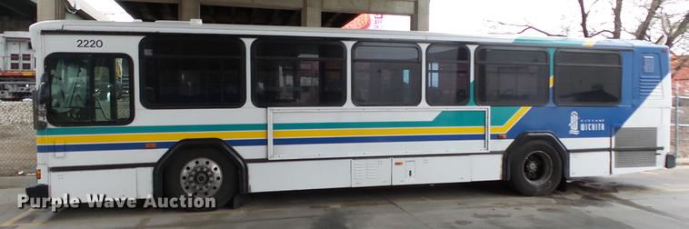 image for item DC3236 2002 Gillig C20B096N4 transit bus