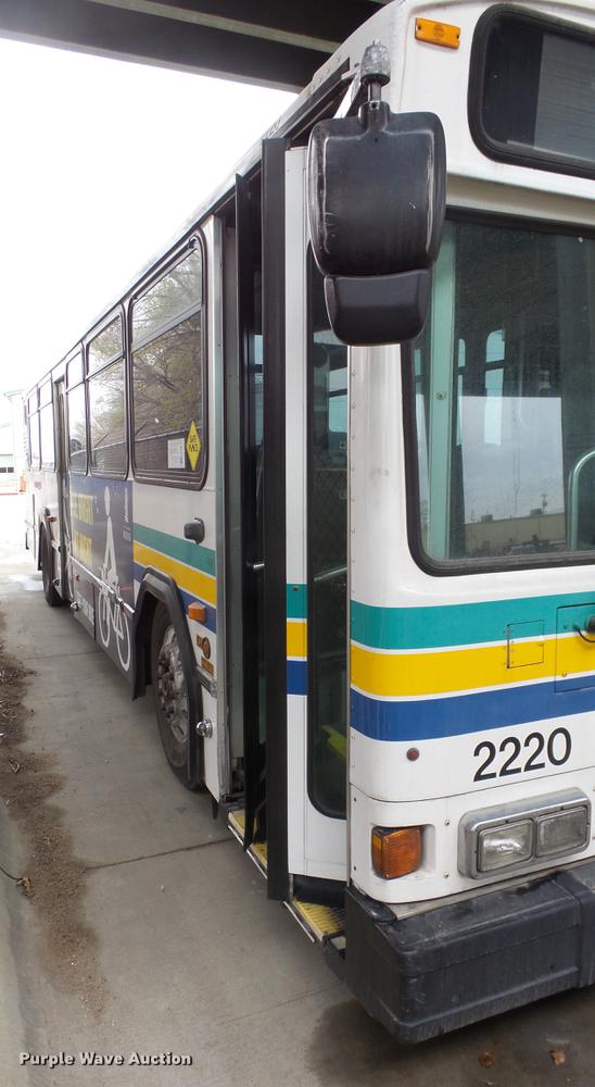 image for item DC3236 2002 Gillig C20B096N4 transit bus