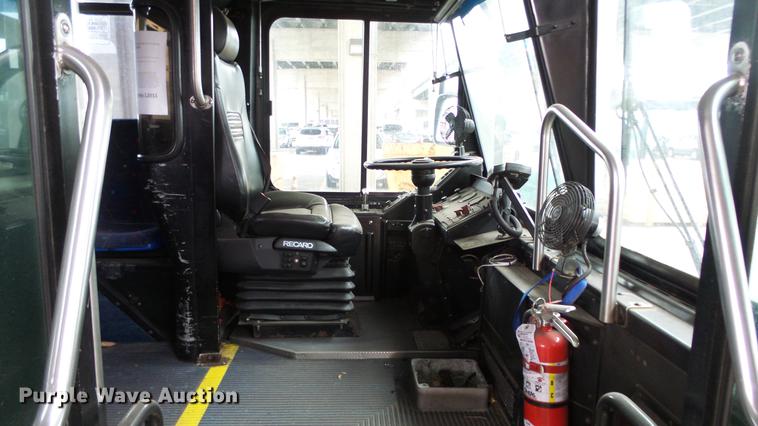 image for item DC3236 2002 Gillig C20B096N4 transit bus