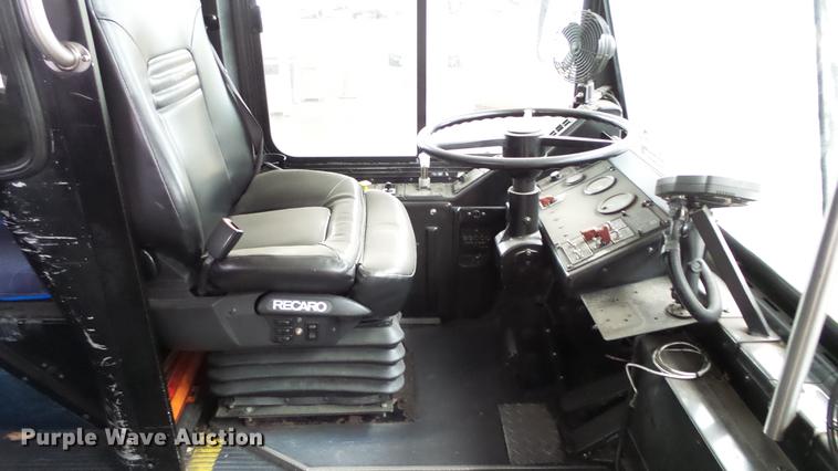 image for item DC3236 2002 Gillig C20B096N4 transit bus