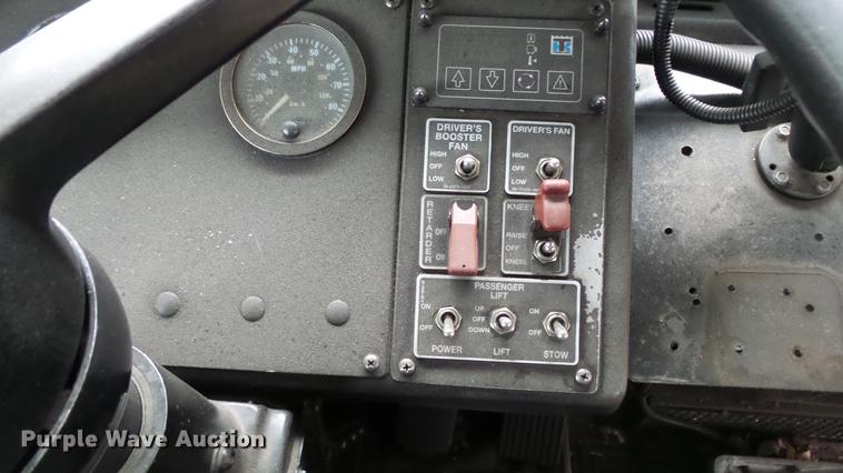 image for item DC3236 2002 Gillig C20B096N4 transit bus